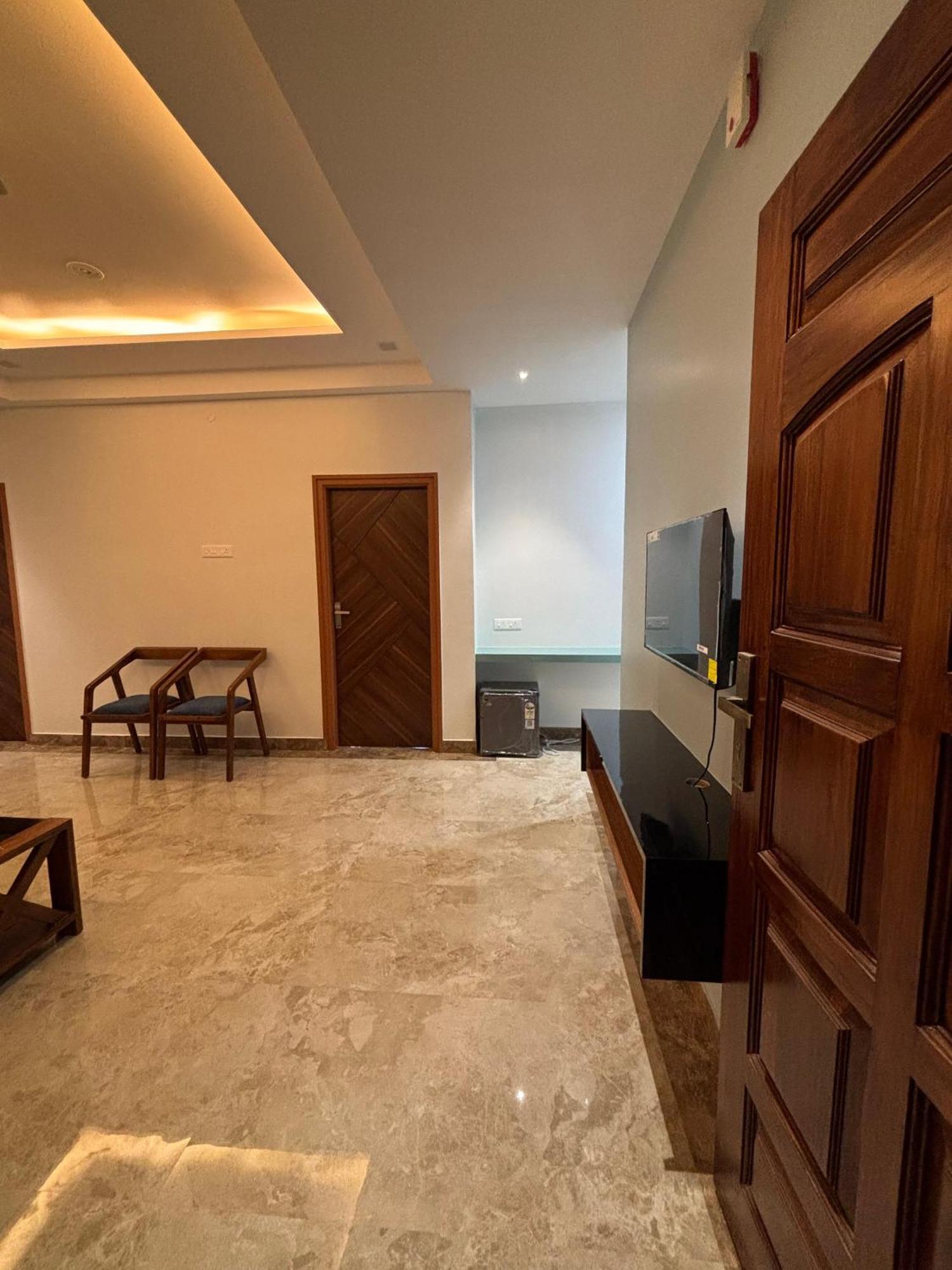 Srirangam Nandavanam Service Apartments Tiruchirappalli Bagian luar foto