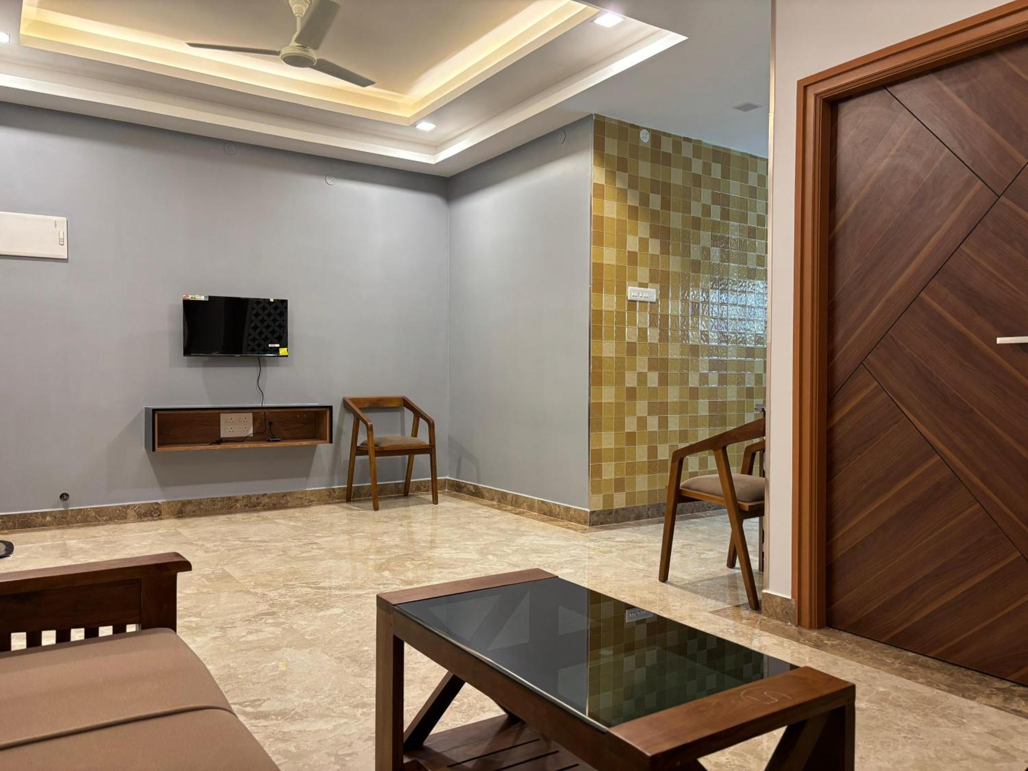 Srirangam Nandavanam Service Apartments Tiruchirappalli Bagian luar foto